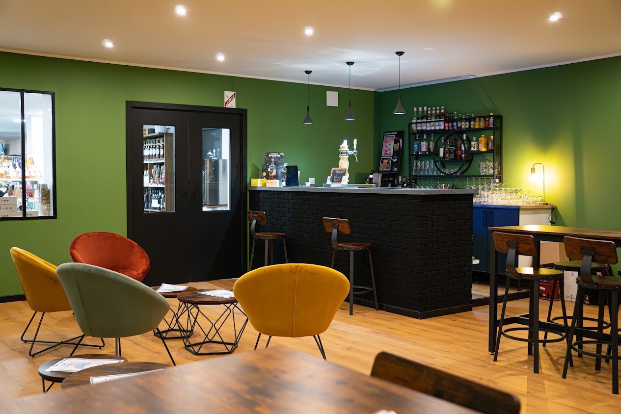 Afterwork e-sport à Nevers : Un Monde À Boire lance sa saison Valorant & League of Legends